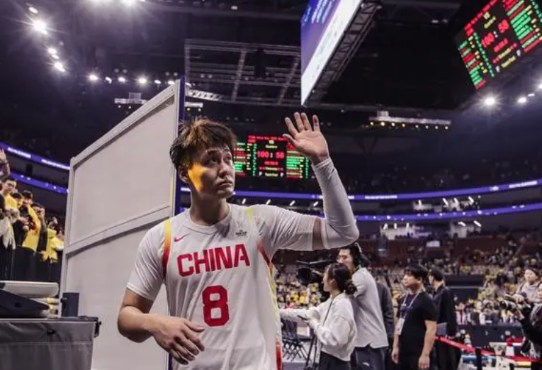 手感在线，中国男篮三分21中10 对手18投3中

男篮热身赛杭州站第一场，中国