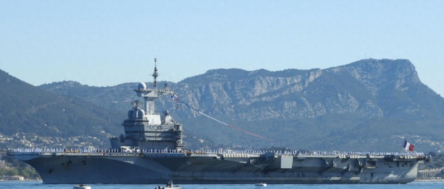 停靠琉球被拒，苏35飞越甲板，被山东舰逼走，中俄日不给面子！



只能说，这次