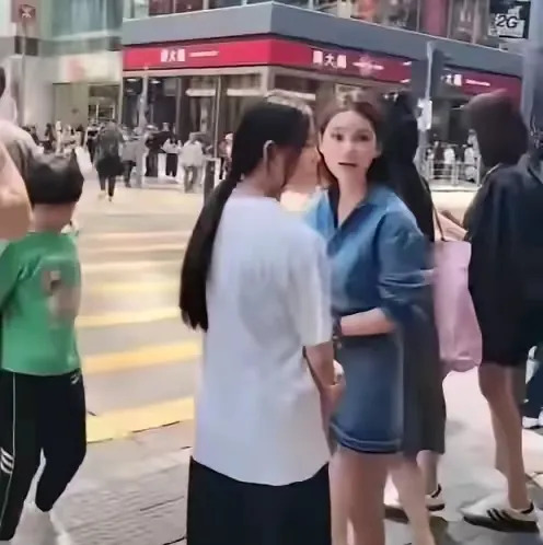 汪小菲带子女香港游玩











我的天哪！这也太让人震惊了吧！汪小菲