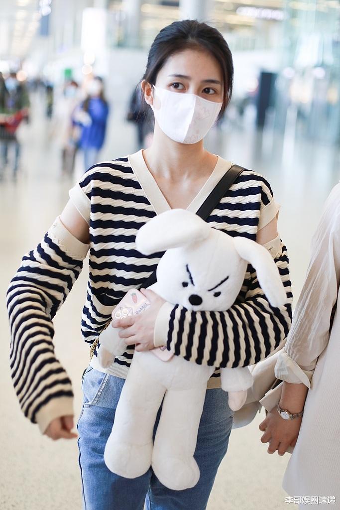 白鹿捐赠物资温暖灾区