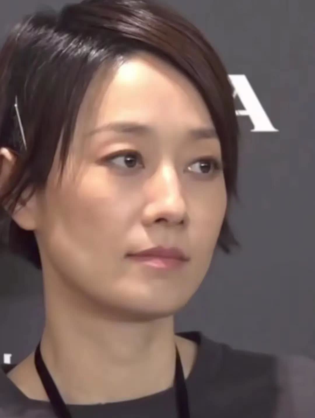 马伊琍素颜同样美 嗲嗲的女人味十足 49岁这状态已经是同龄天花板了