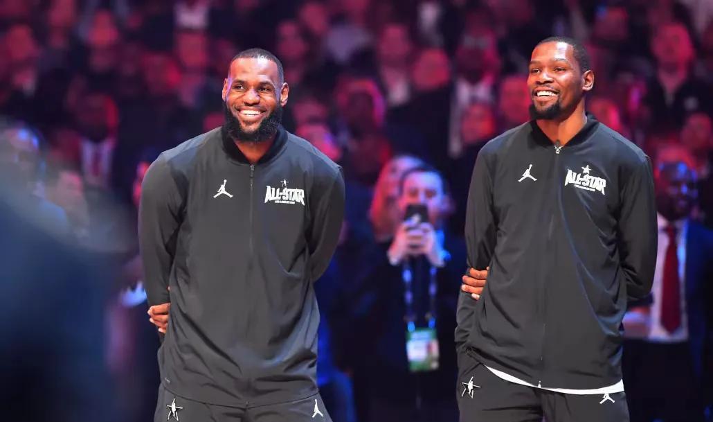 NBA中那些无“根”的球星，谁最可惜？
库里的跟在勇士，科比的跟在湖人队，但并不