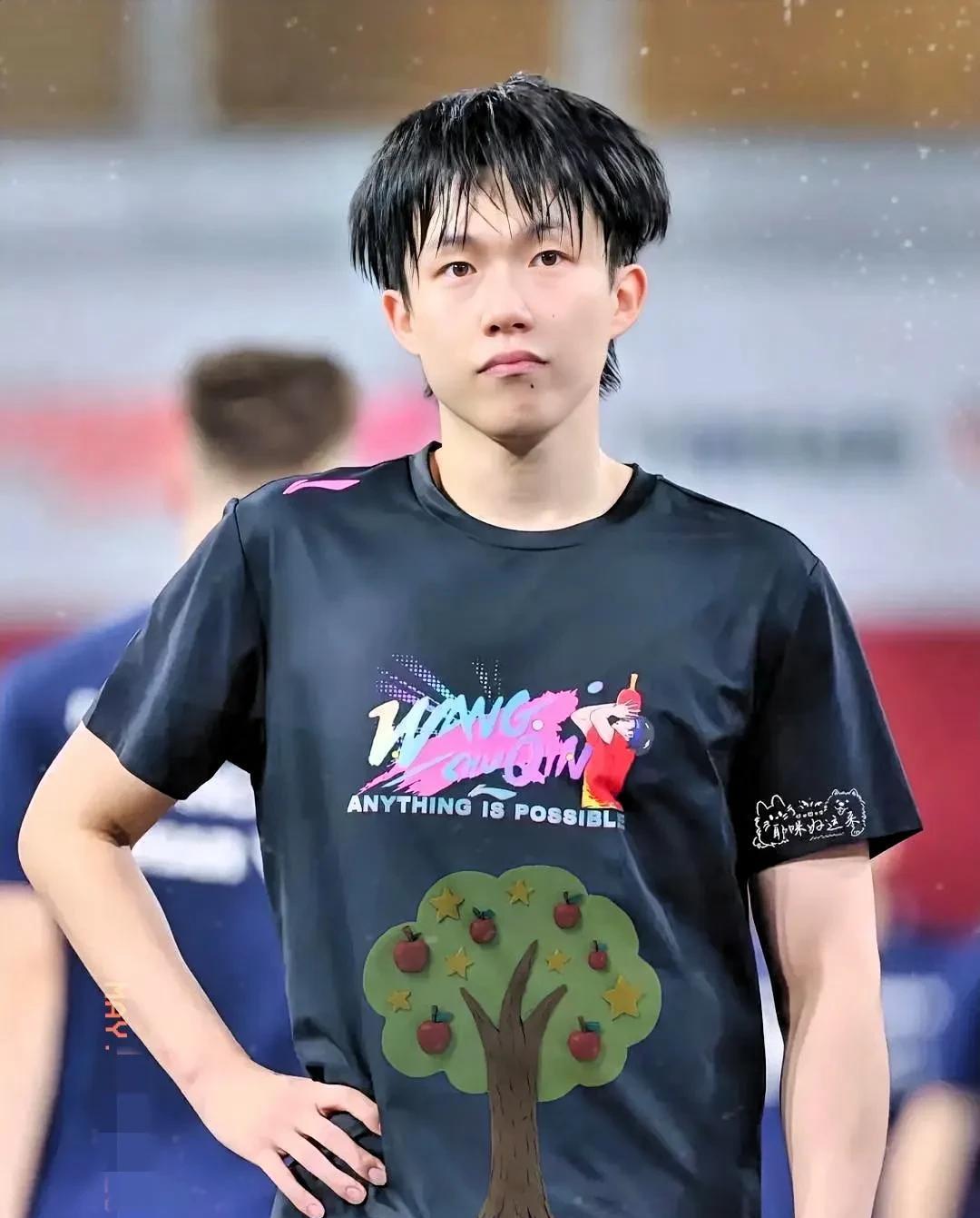我的私生活严守法律与操守。
王楚钦今年也就二十多岁，和女孩子合影很正常，媒体何必