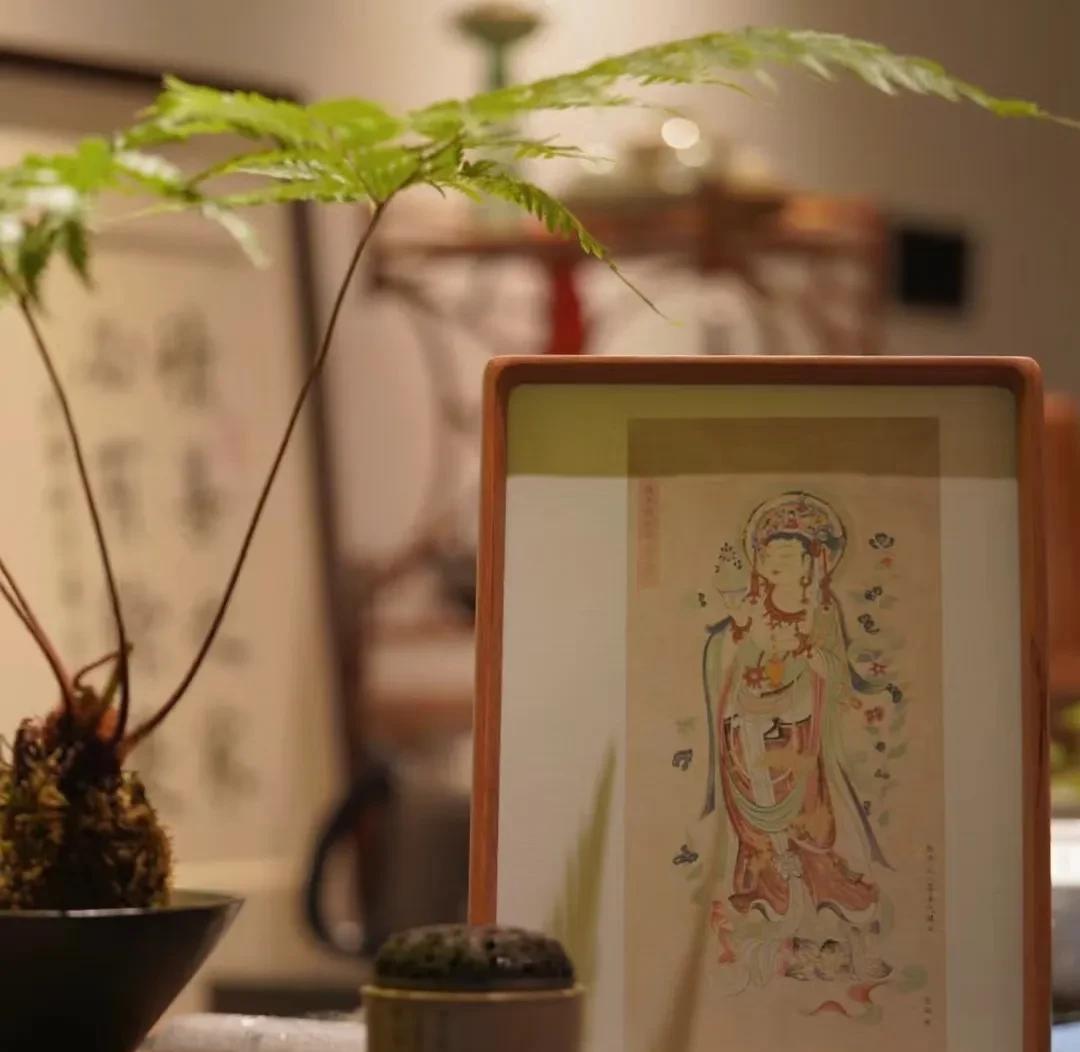 如果你表现的很能干，很厉害的样子，别人可能会欣赏你，但是他不会教你。这样你就会错