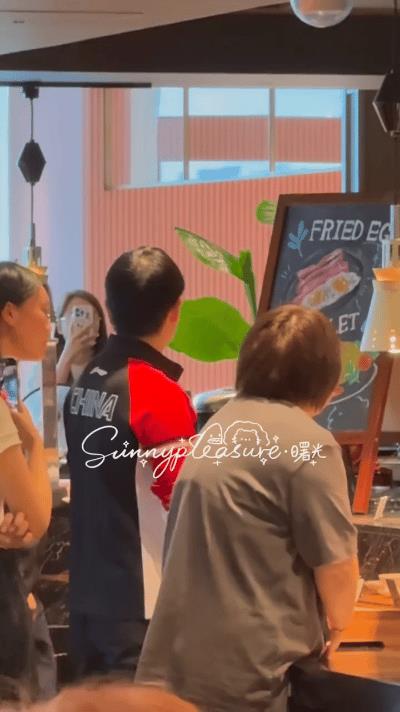 8.8孙颖莎早餐还吃蛋卷！今日首战朱芊曦~
莎莎今天早餐还是一个蛋卷哈哈哈！看来