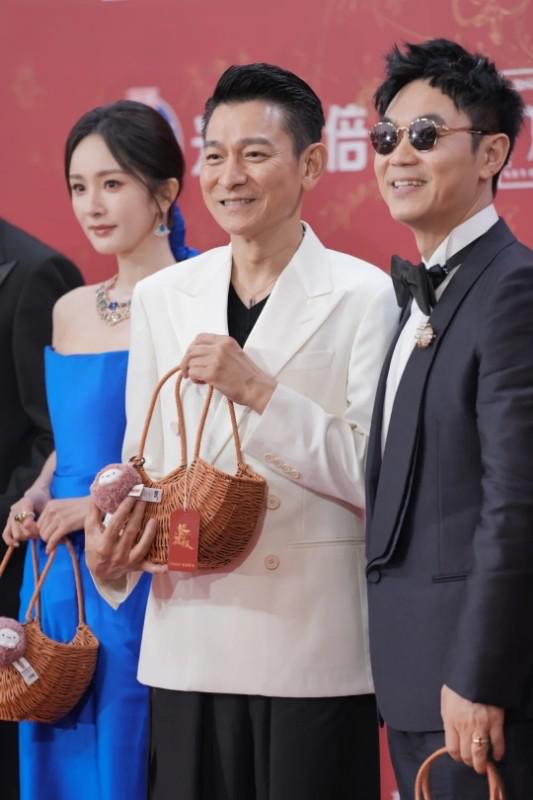关于刘德华，
有一件事我不知道该不该说，
我发现一个玄学，只要刘德华露脸，哪怕只