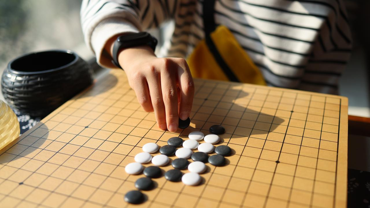 围棋小课堂：吃子与围空，谁才是制胜关键？