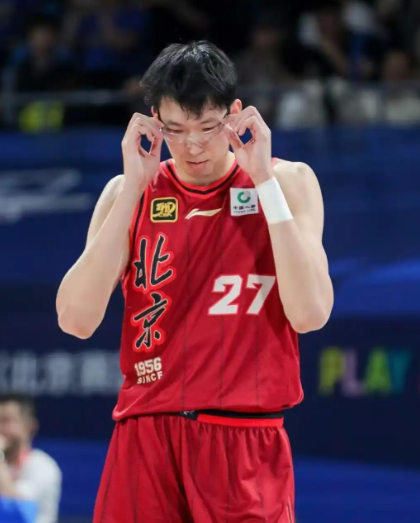 当务之急是找新外援，曾那边给出了诚意就行
打韩国的比赛大家看到了，对比赛有影响力