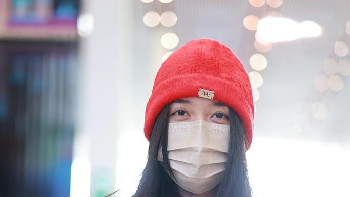 马天宇机场“追星式”拥抱蒋依依，这糖分严重超标啦！