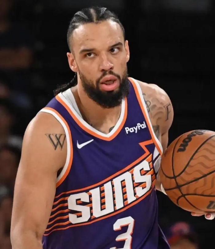 NBA常规赛：太阳主场111-102力克马刺。
本场比赛，太阳球员狄龙-布鲁克斯