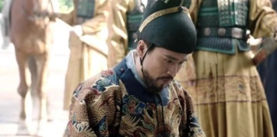 1423年，朱棣病重。他的三子朱高燧，趁四下无人，从怀里掏出事先准备好的毒药，掺