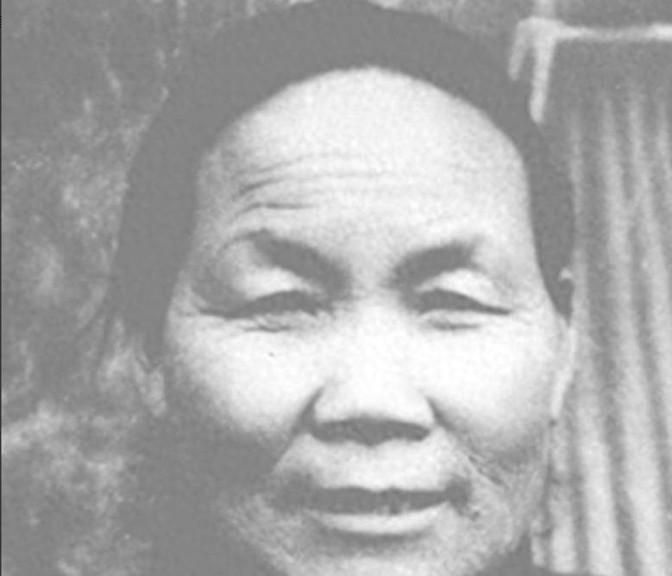 1940年，山东一位大娘给八路军做了小米饭，饥饿的战士们狼吞虎咽。然而，他们突然