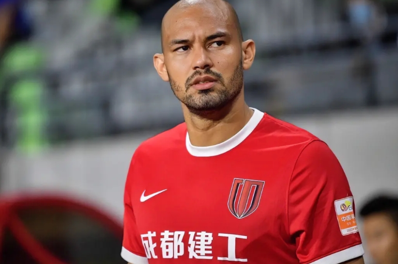 随着成都4:1大胜海港，中超积分发生变化，成都蓉城积50分力压申花（49分）、国