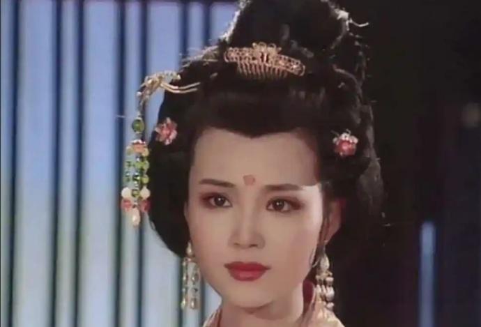 710年，李隆基率军杀入宫中，在除掉了韦后和安乐公主后，当看到在一旁瑟瑟发抖的上