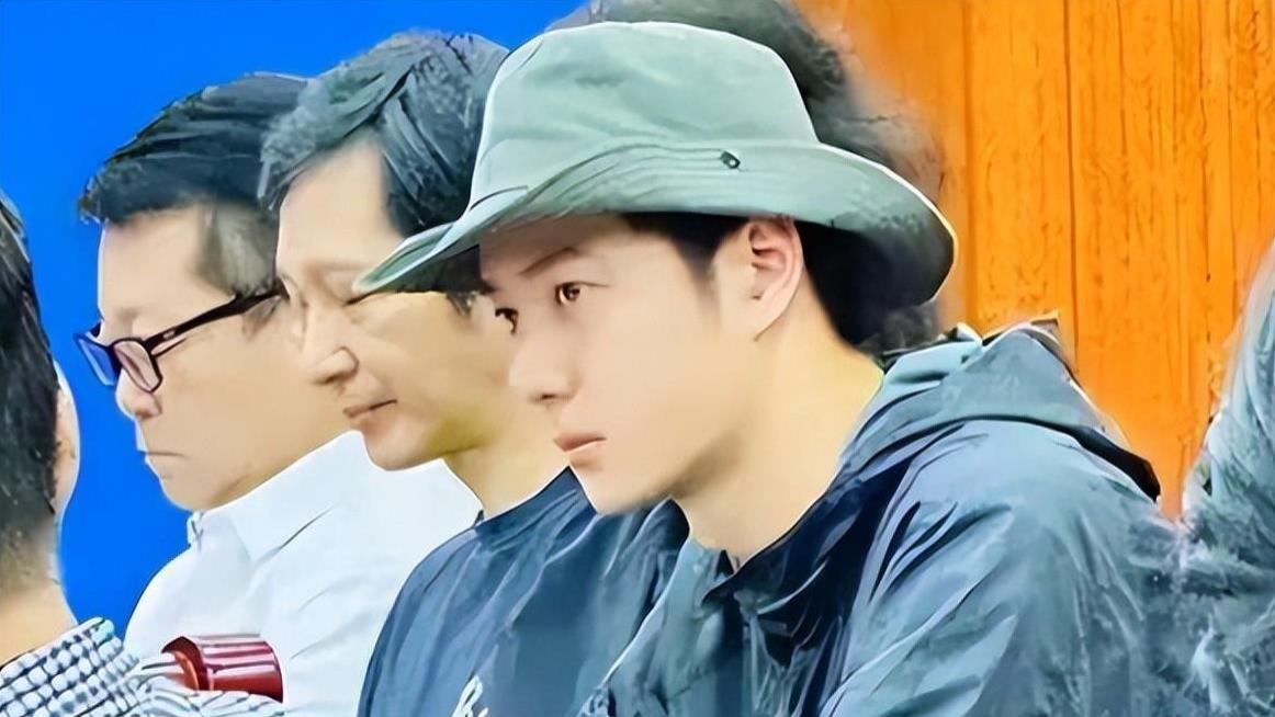 目不识丁、脑袋空空，冯远征在两会上“直言不讳”