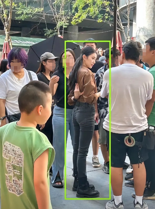 好多人都说刘浩存比电视上好看。