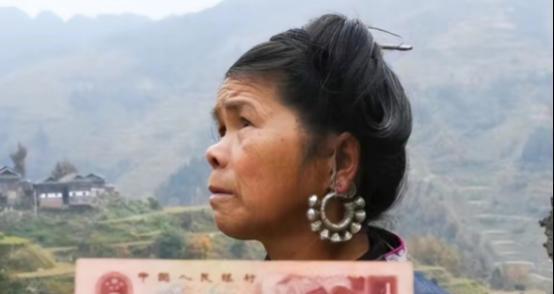 人民币上有她，她却没有人民币，1978年，一位侗族姑娘因为长得太美，被印到人民币