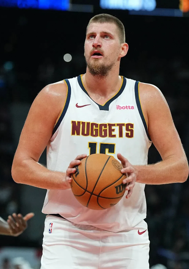 没有悬念了，约基奇历史地位比哈登高不少

1，约基奇——3个MVP，1个总冠军，