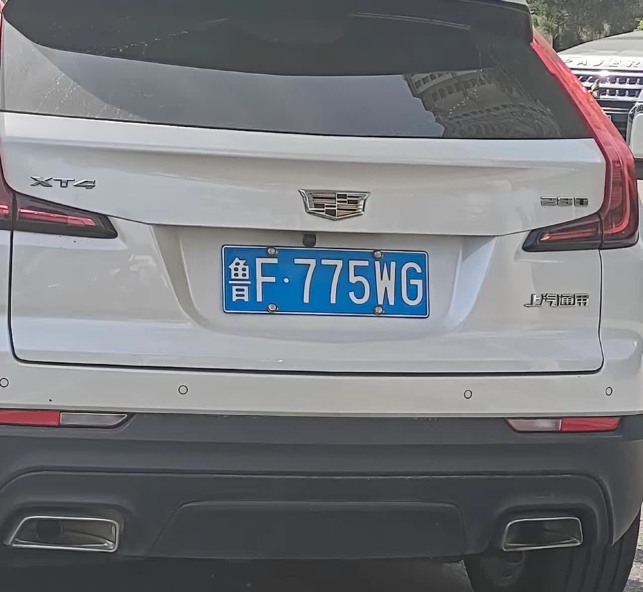 同城的兄弟，同一品牌同一型号，差一点就同一车牌了😂双胞胎也不能有这么像的吧。