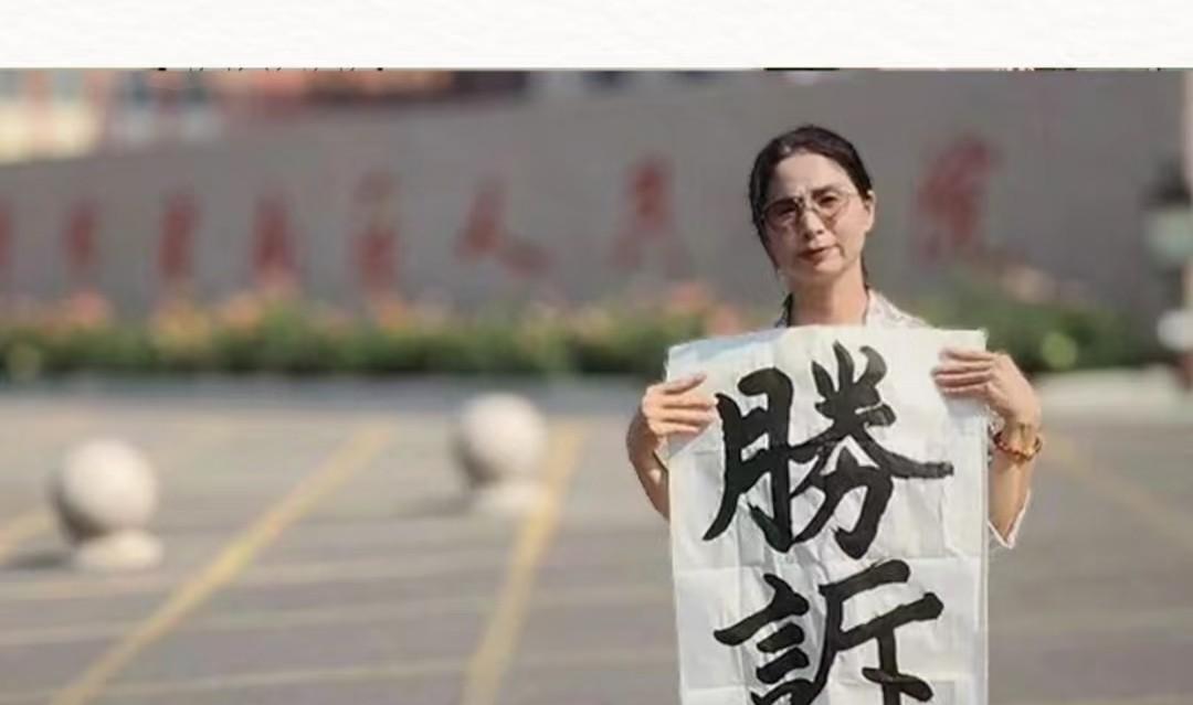 她真的太勇敢了！
崔丽丽这姑娘，在行业里绝对是实打实的“顶流”，年薪直接飙到12