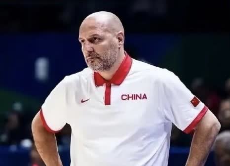 现在不管是媒体还是粉丝，都在夸赞郭士强的带队能力。但是郭士强能力这么强，年薪➕赛
