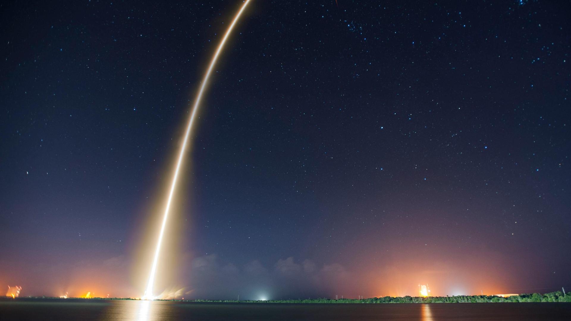 中国航天员再度漫步太空：神舟二十一号乘组完成首次出舱活动