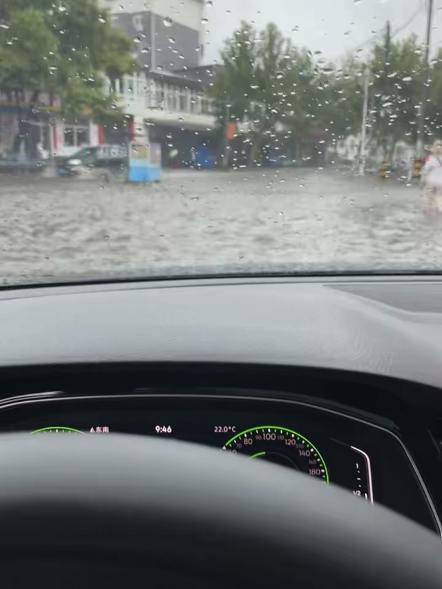 2025迈腾330涉水隐患
2025年6月28日，早晨刚下班，还正在回家的路上，