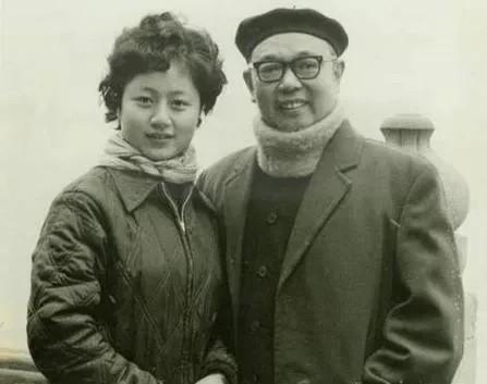 家人们！破案了！这张泛黄老照片里的高颜值CP竟是80年代黄梅戏顶流！[震惊]
重