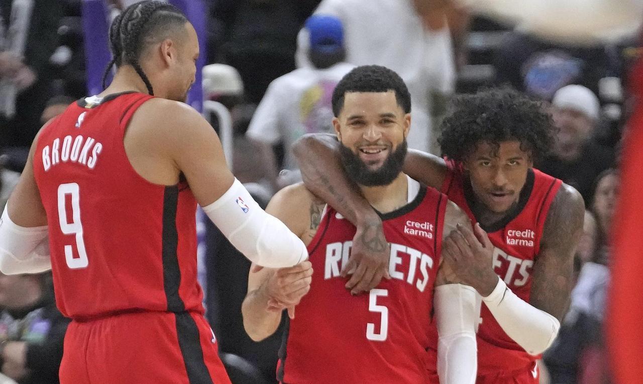 老范最大概率是明年降薪续约，估计3年4200万这种水平的利拉德合同终老窝火
次大