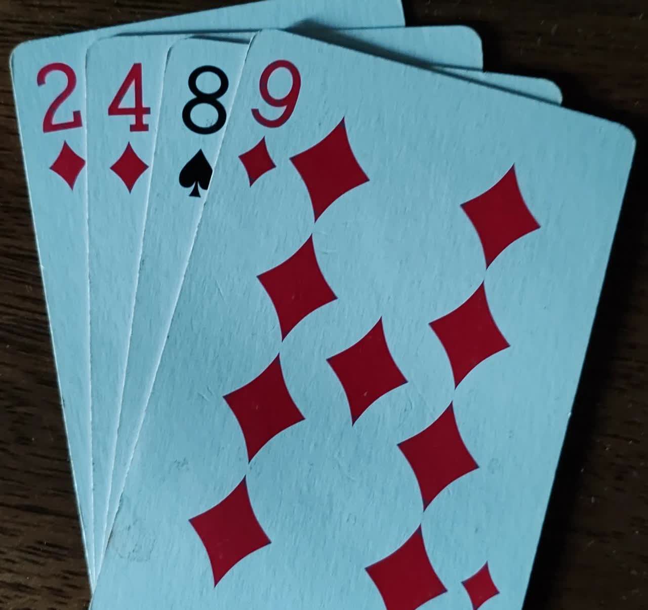 24点益智少游戏，来继续挑战不可能，继续随机发牌。

第一副牌2 4 8 9