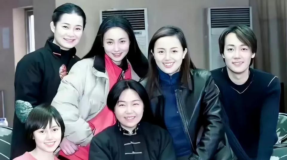 朱媛媛俏丽清秀，爽朗热情；辛柏青高大儒雅，沉稳内敛。
两人男帅女美，外貌太般配，