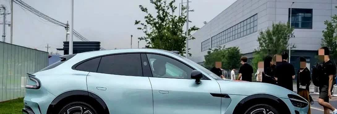 沈子瑜看小米发布会笑了
现在笑不出来了

小米SU7销量破10万
订单排
