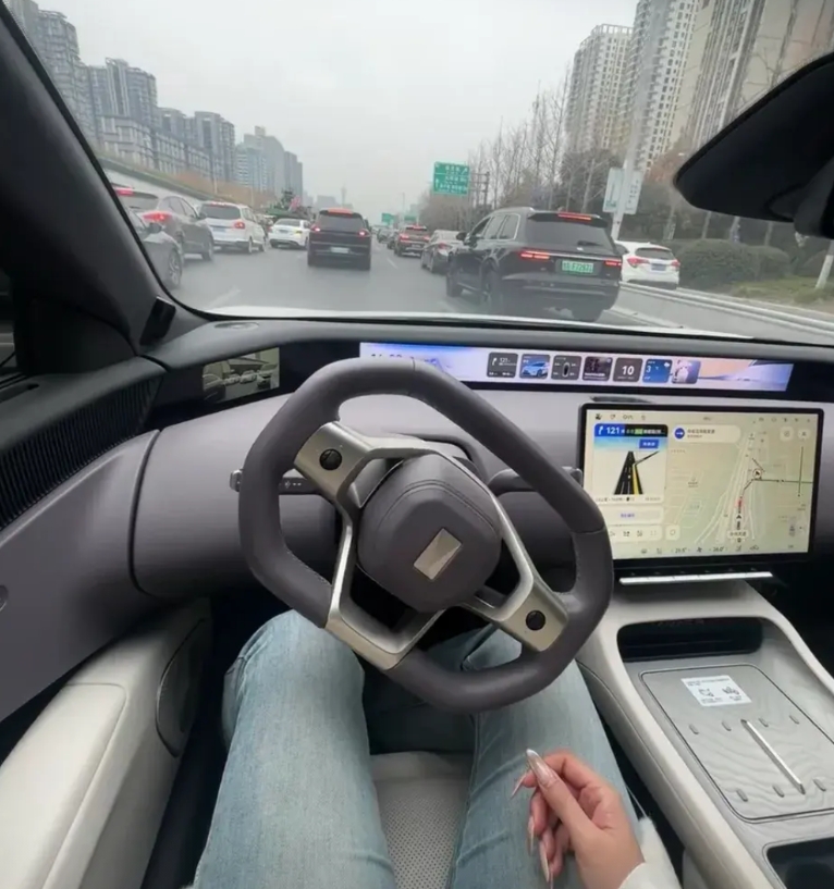 汽车智驾出事故，厂家就应该负起相应的责任来，这不是碰瓷，也不是不讲理，你既然宣传
