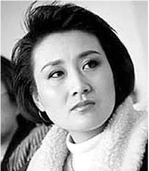 哇塞！张凯丽还有这层身份？
她不仅是《渴望》中贤良淑德的国民媳妇，还曾是国家短道