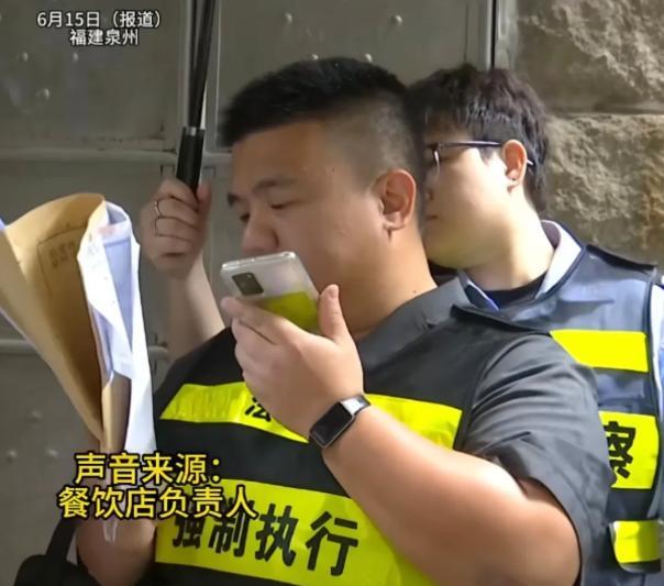 这就是拖欠工资的代价！福建泉州，一女子在餐饮店打工，却莫名遭到解雇，5500元的