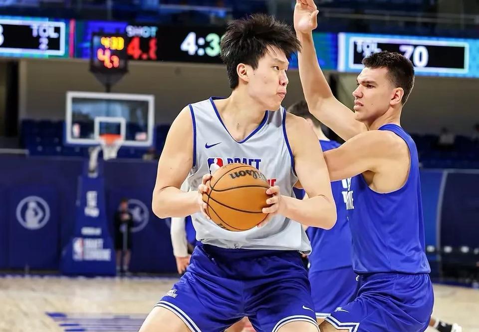 19岁少年在美国扣篮后，队友大喊:YAO，YAO，YAO…
杨瀚森已经完成2次试