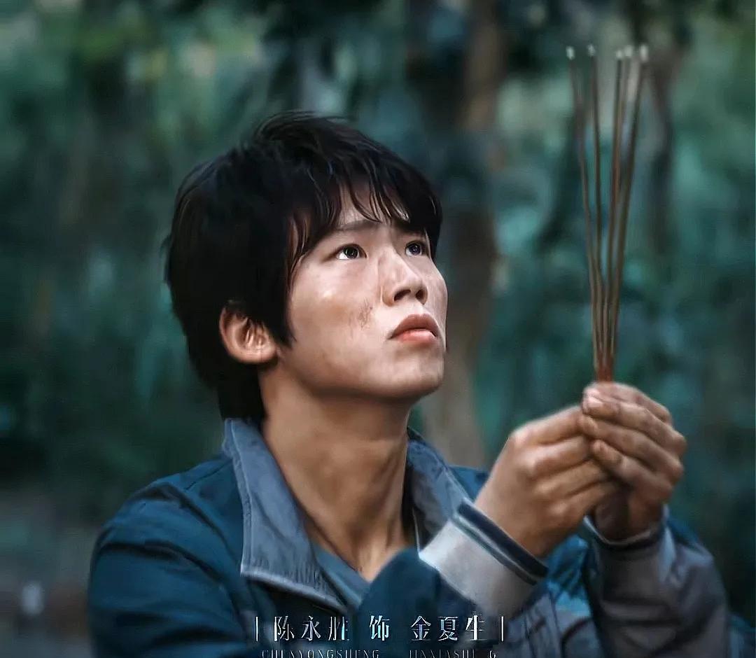 《棋士》金夏生是一个快意恩仇的江湖客。他上六炷香拜两辈，不为自己也不求圆满；他快
