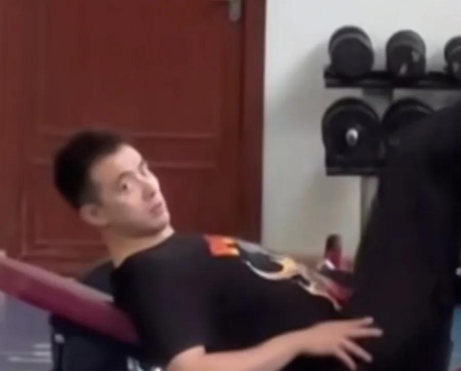 今日辽篮新闻汇总如下:
1. 赵继伟开始恢复训练。
4. U21男篮77 - 7