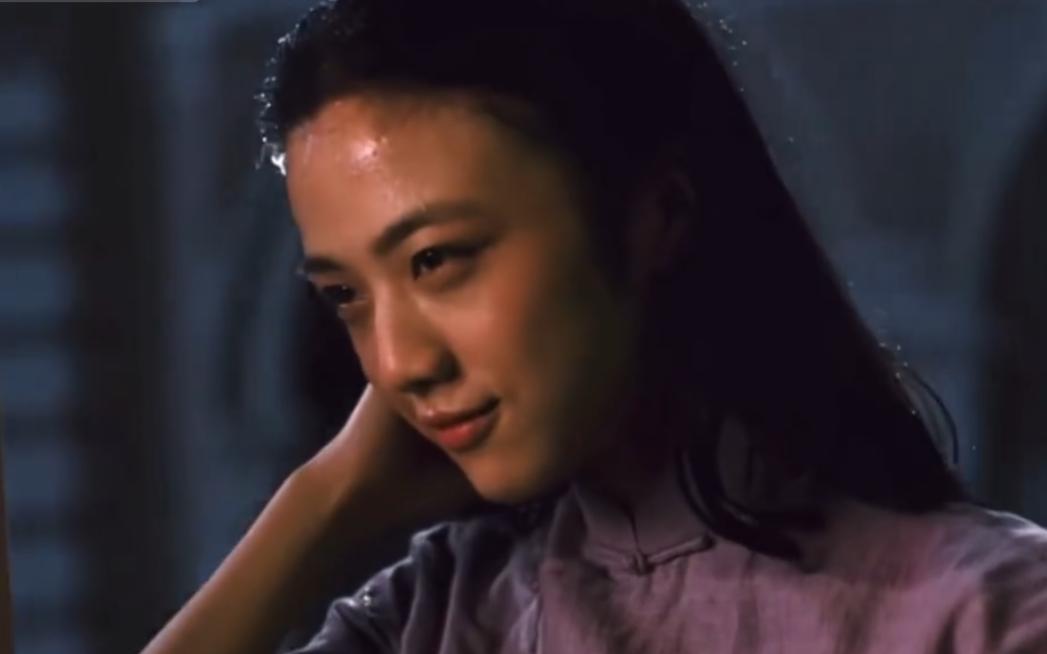 王佳芝 雨水打在你的脸上 是你一生中最惬意的时刻了吧