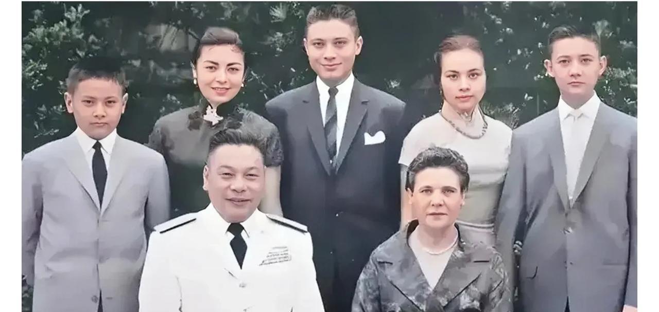 上世纪60年代，台北，蒋经国与妻子蒋方良、长子蒋孝文、儿媳徐乃锦、长女蒋孝章、四