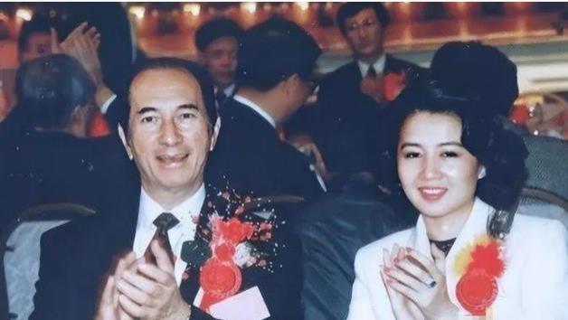 赌王女儿何超盈：倒贴14亿下嫁东北帅小伙，如今女儿6岁长得像爹