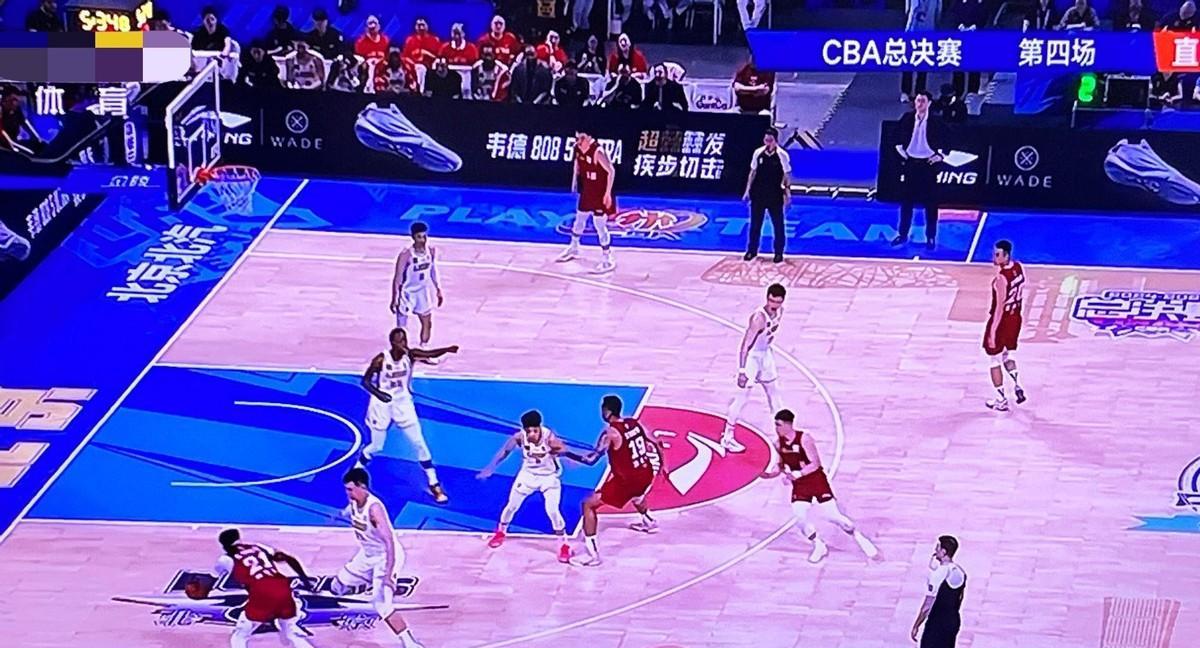 北京队这状态看得我血压飙升！主场打成这样真不怪球迷摔饮料瓶 从第一场开始就感觉不