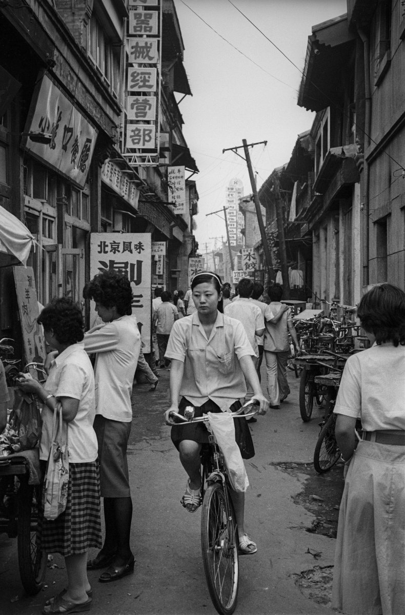 走，上班去！（1985年北京前门）