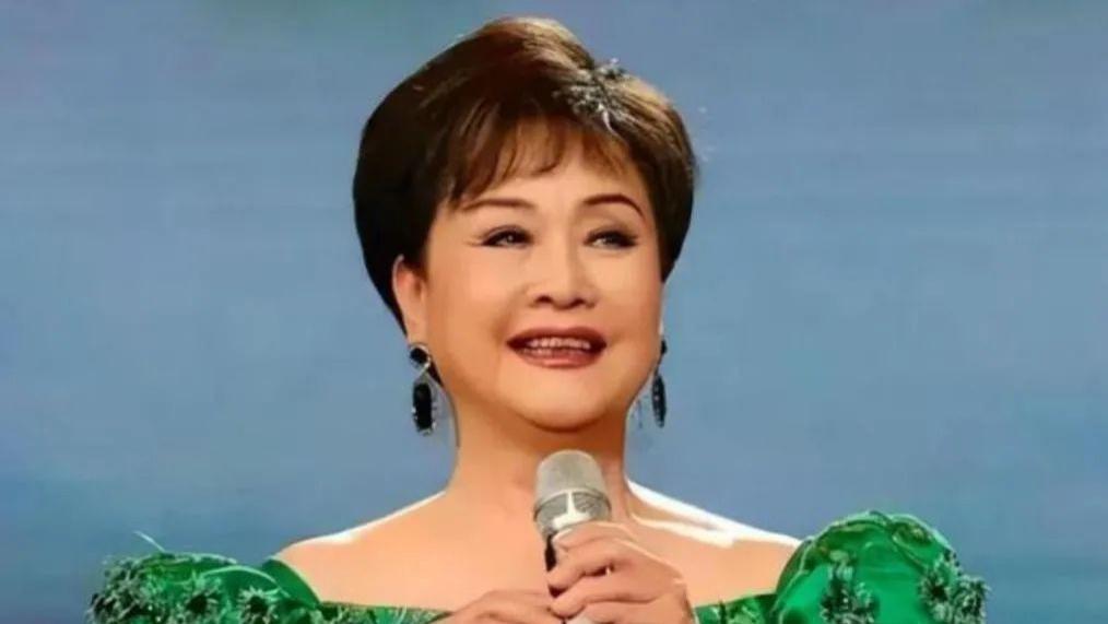 当80岁李谷一终于肯卸掉浓妆摘掉假发，开始接纳真实的自己