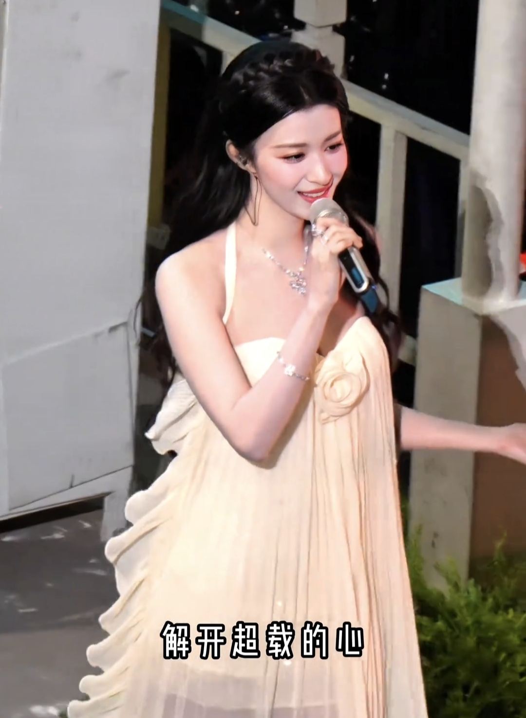 她的长相真的好大气啊，那种大女主，很有辨识度，我一个路人都喜欢看