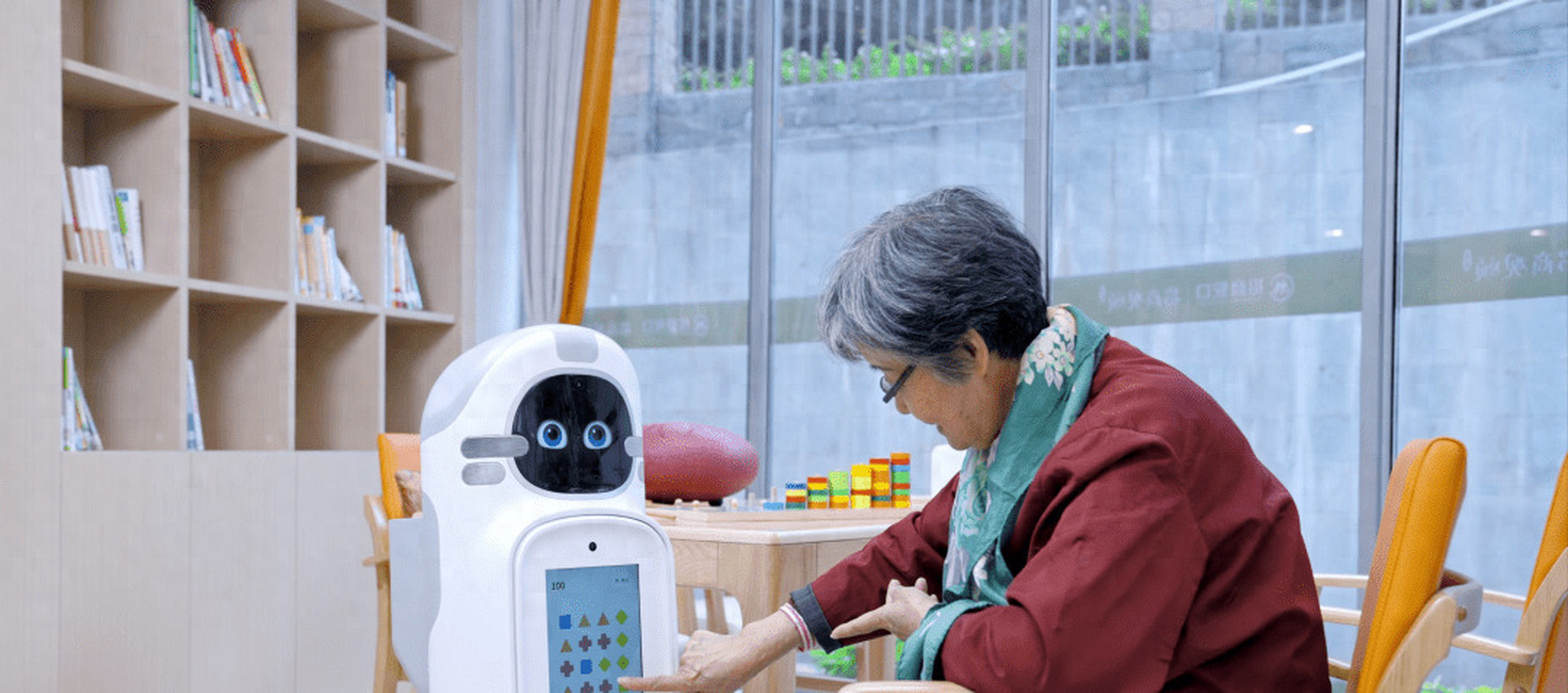 #养老机器人产业# 目前的养老机器人，尤其是一些批量生产的产品，智能化水平仍相对