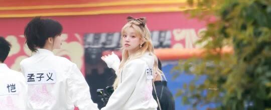 和姐姐牵手上班罗🥹cr： 七分溏心