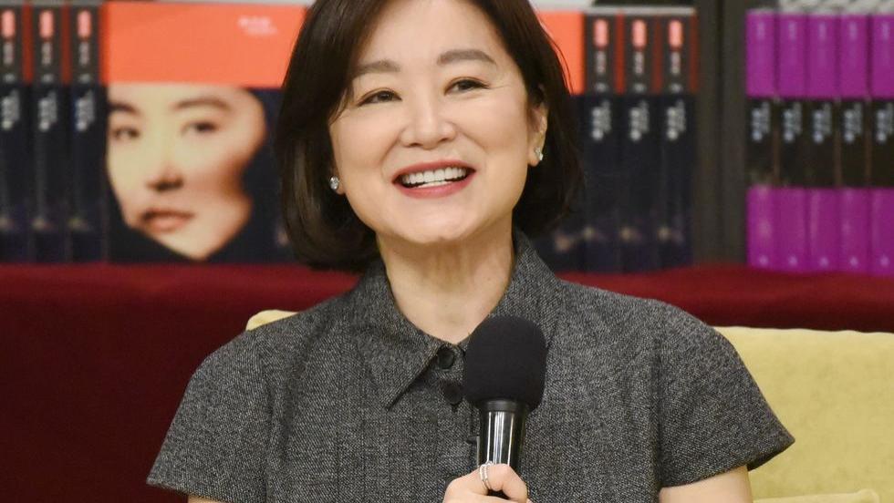 林青霞11亿豪宅遭蟑螂入侵，她亲手处理却杀不完，被吓到崩溃手抖