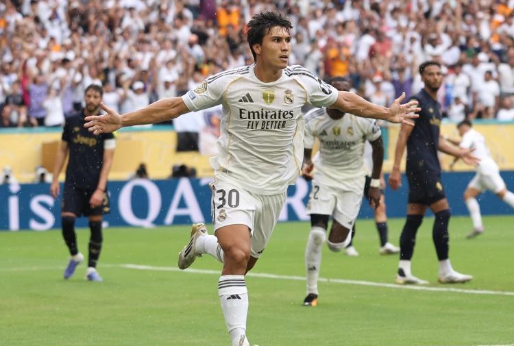 三脚射门、三粒进球
西甲第18轮，皇家马德里坐镇伯纳乌球场迎战来访的皇家贝蒂斯，