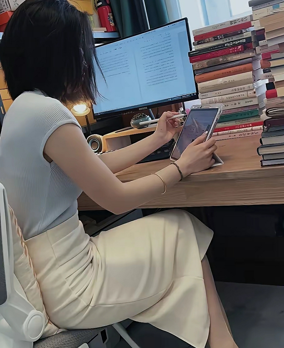 今天主任把我们实习生训的像个孙子，真的害怕她！